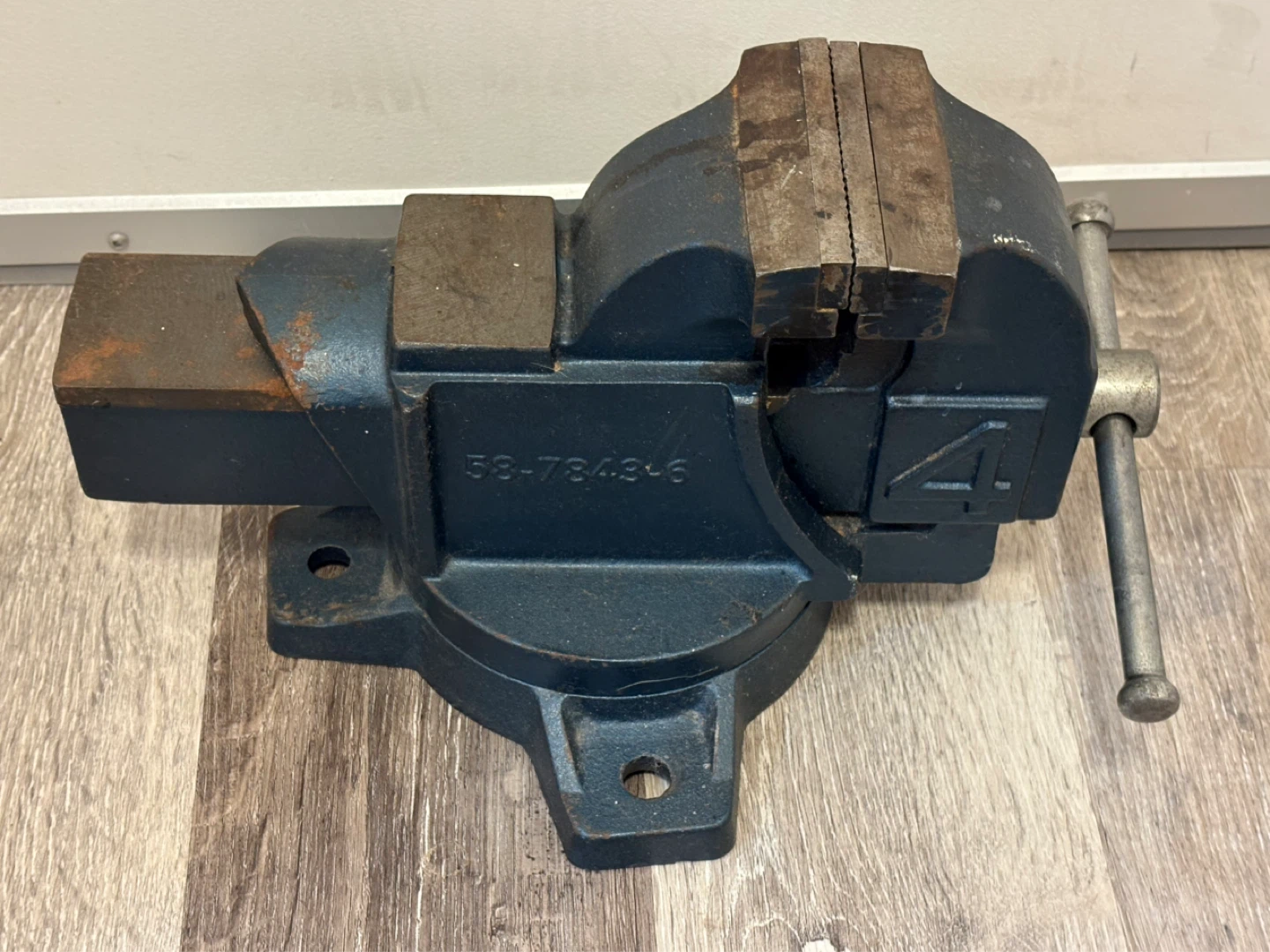 Heavy Duty Bench Vise - photo 2