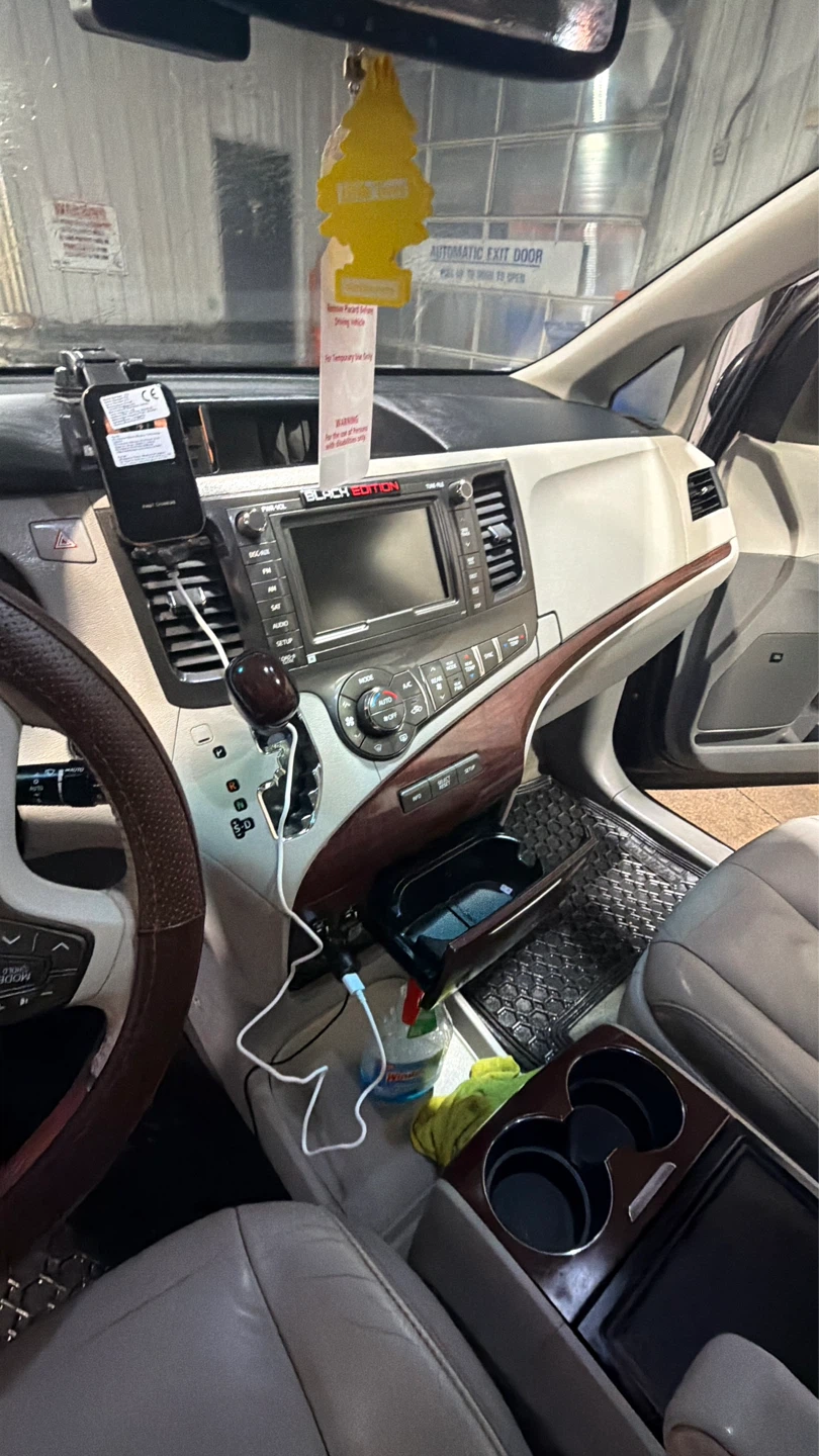 Black Toyota Sienna Van - photo 5