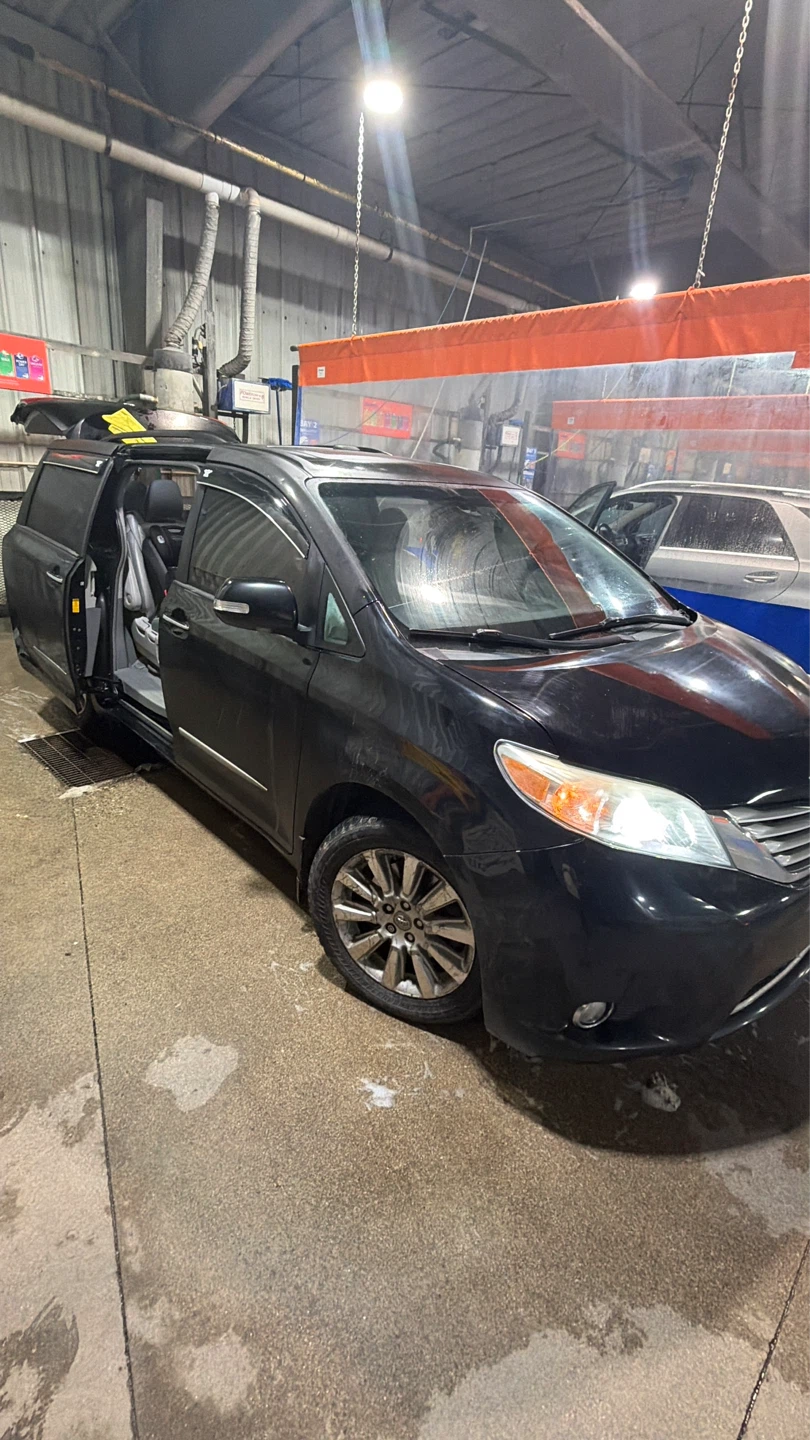 Black Toyota Sienna Van - photo 4