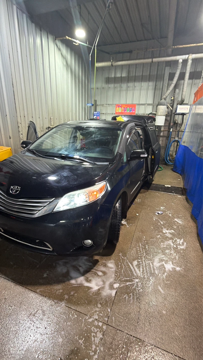 Black Toyota Sienna Van - photo 3