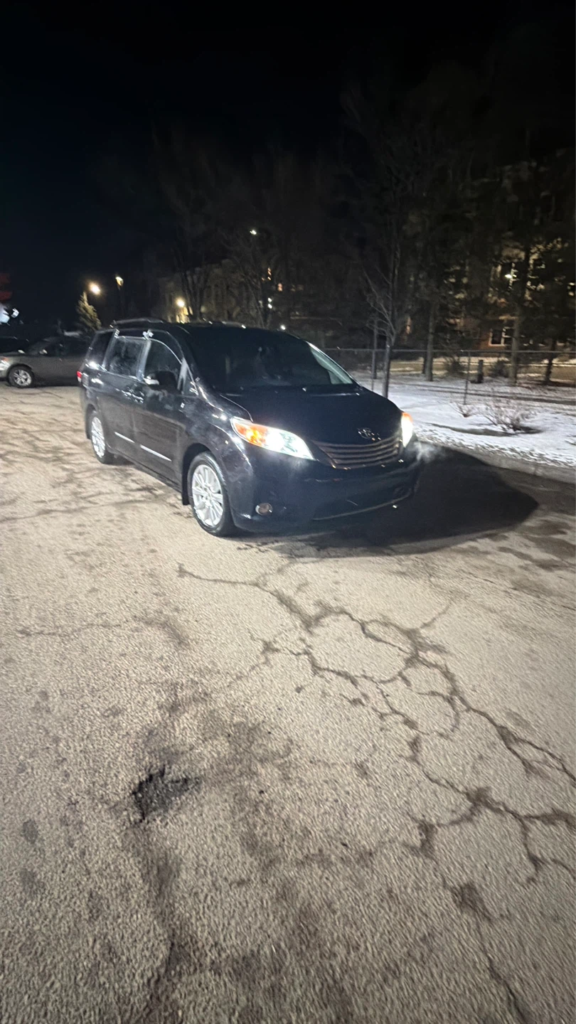 Black Toyota Sienna Van - photo 2