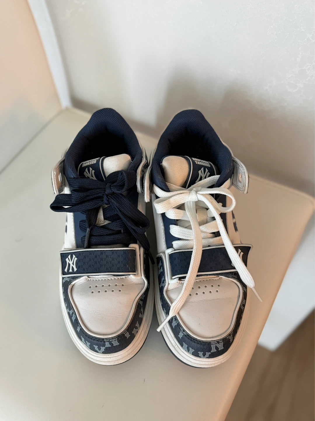 New York Yankees MLB Sneakers - Size US 7 - photo 2