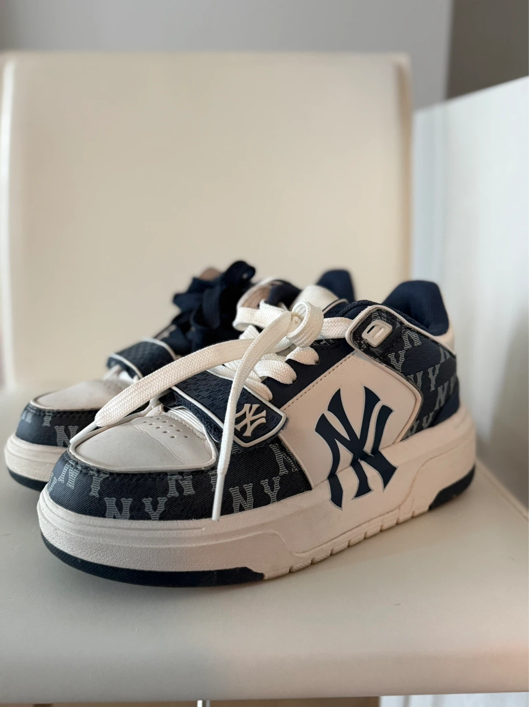 New York Yankees MLB Sneakers - Size US 7 - photo 3