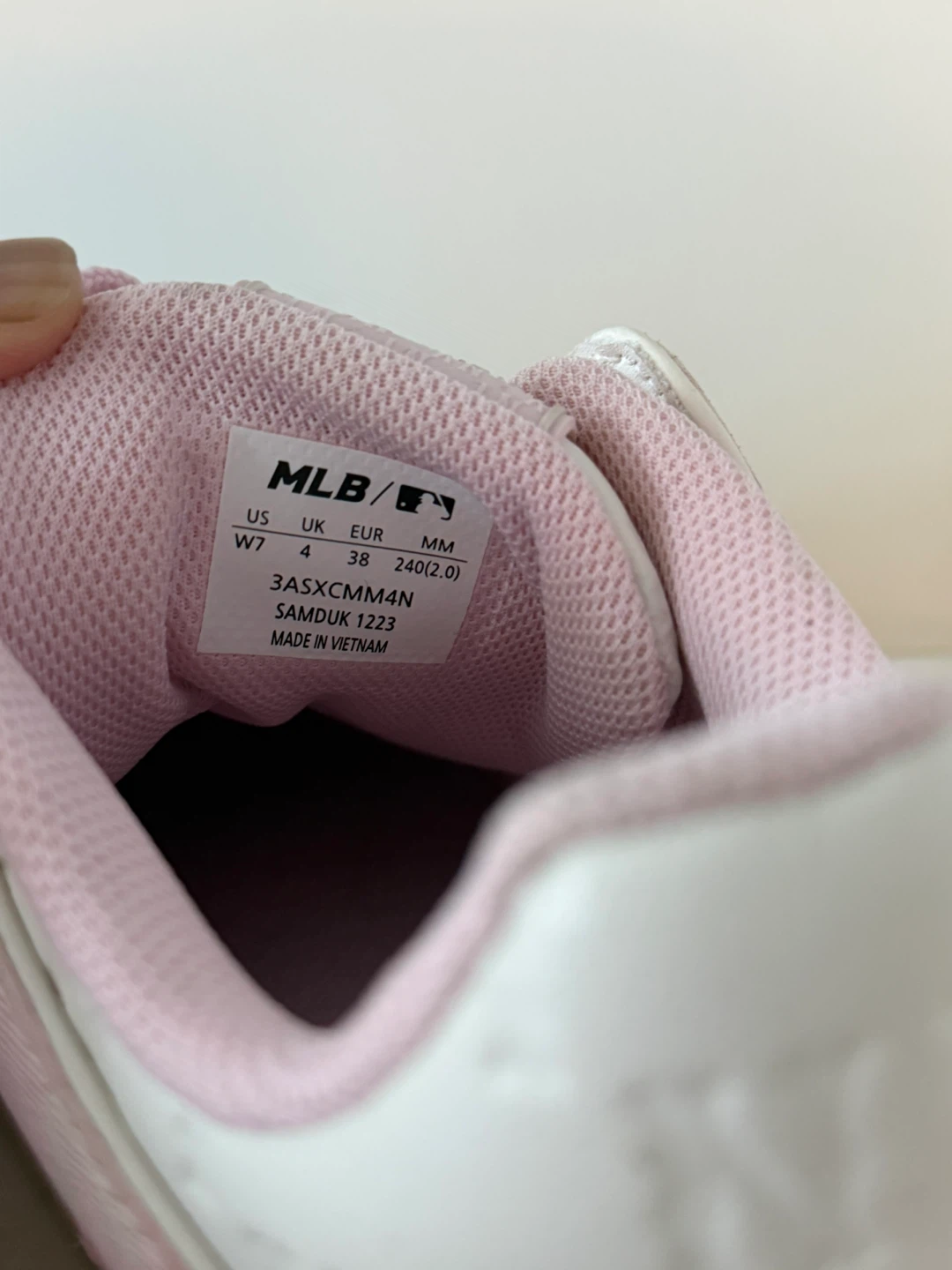 MLB New York Yankees Pink & White Sneakers - photo 4