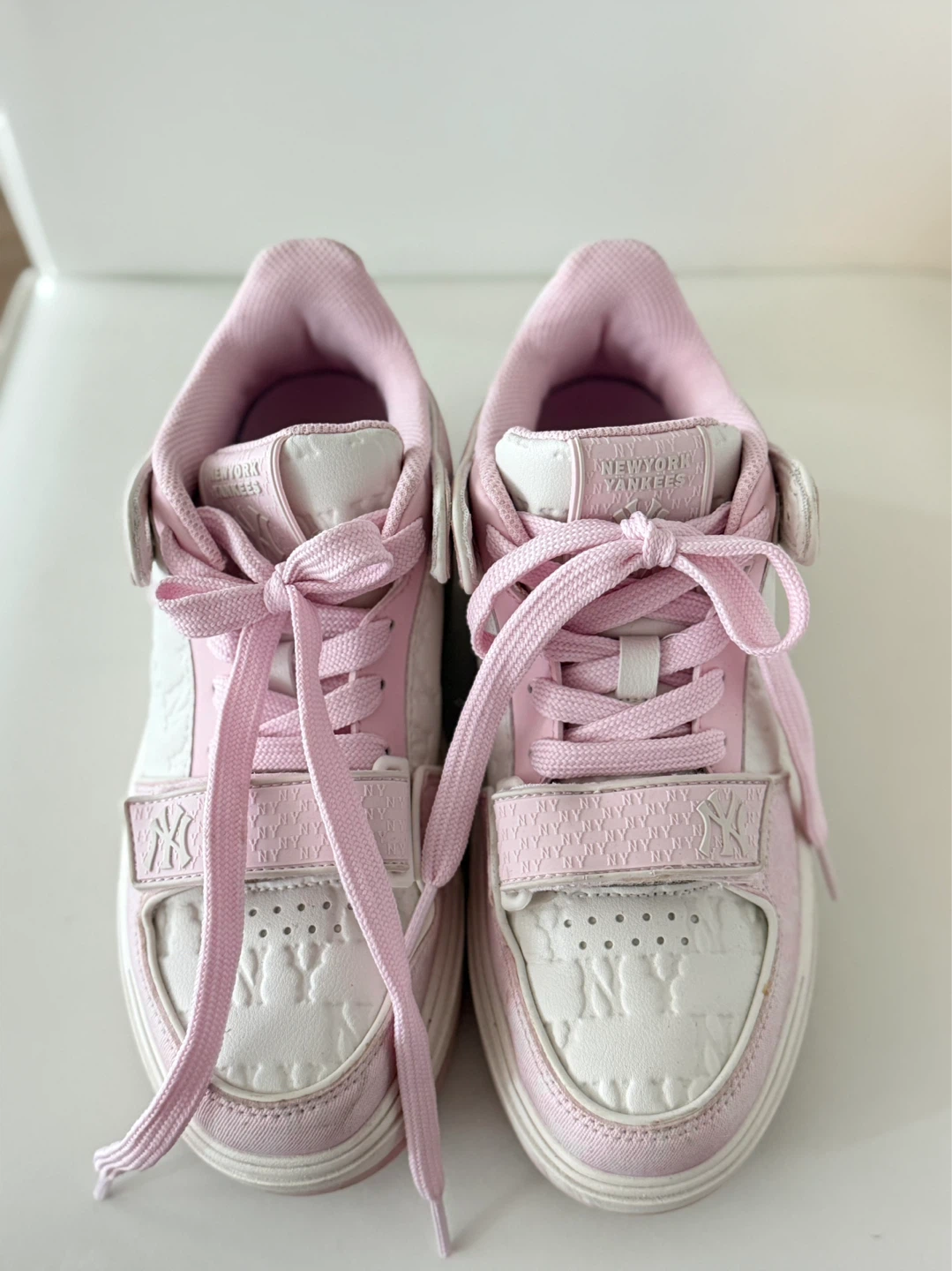 MLB New York Yankees Pink & White Sneakers