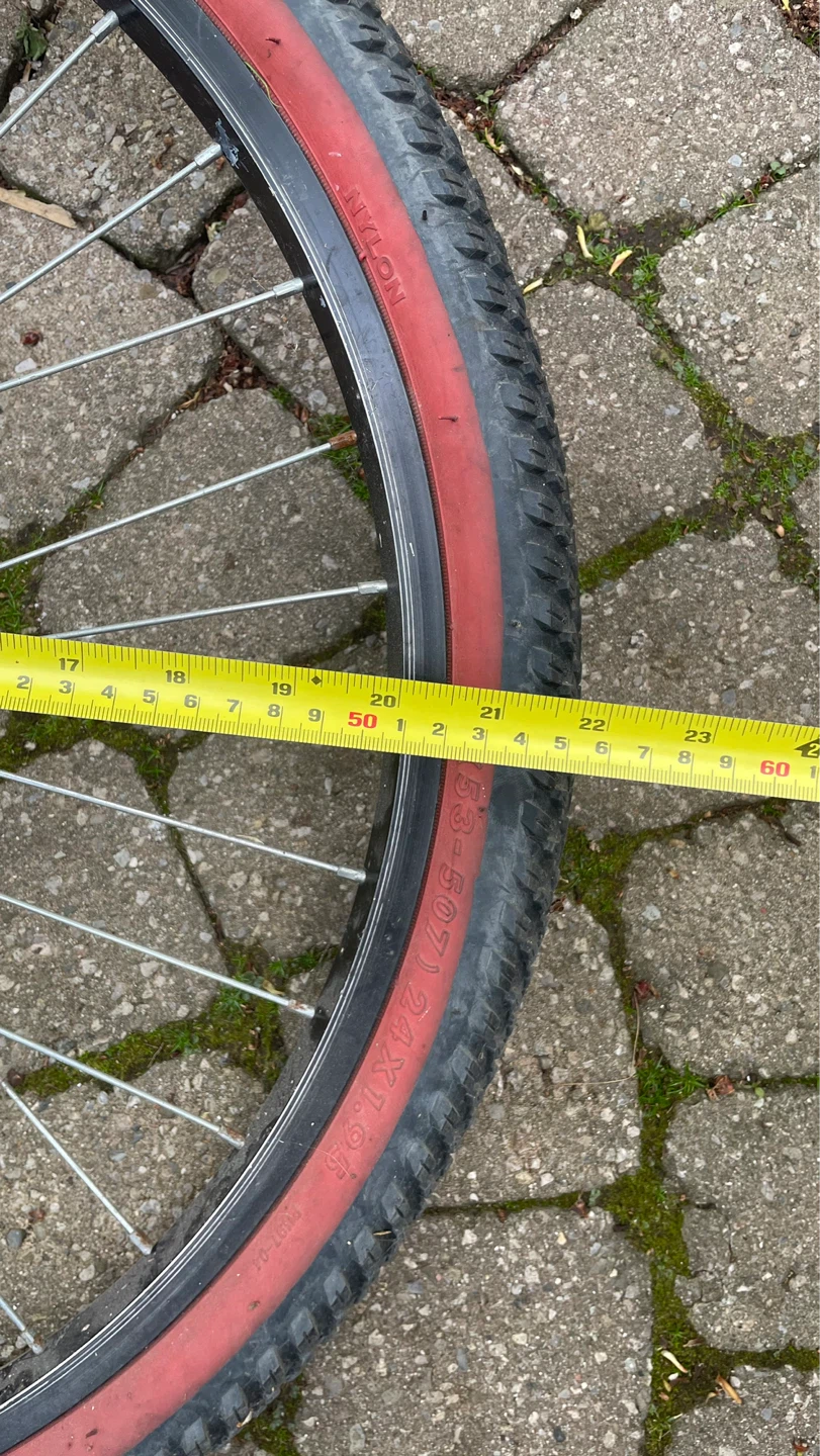 24x1.95 Bicycle Wheel with Red Trim - photo 3