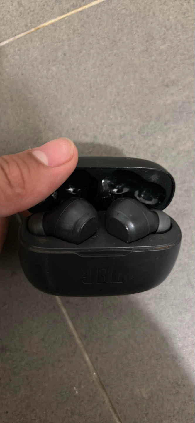 JBL Wireless Earbuds with Charging Case - photo 3