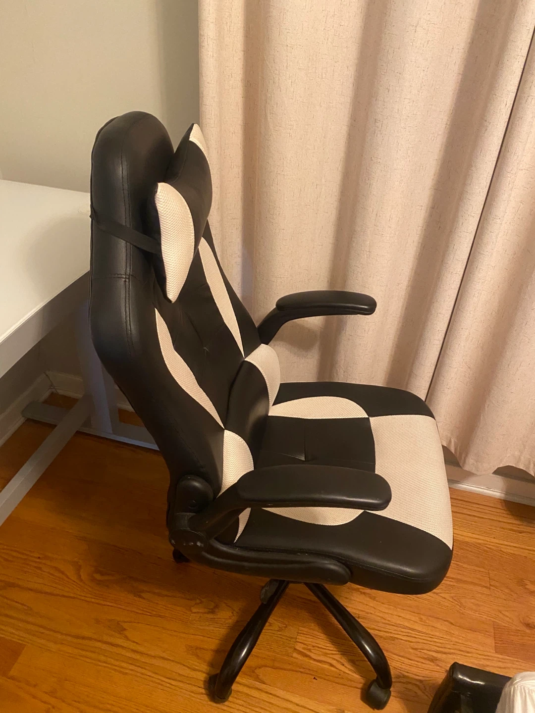 Black and White Gaming Chair - photo 2