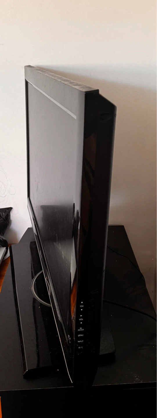 LG 37LC7D 37-inch LCD TV - photo 3