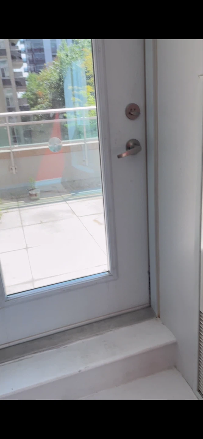 ROOM in 2 bed 2 bath - lease takeover - photo 4