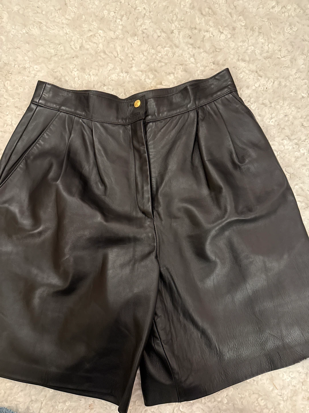 Danier Black Leather Pleated Shorts Size 18