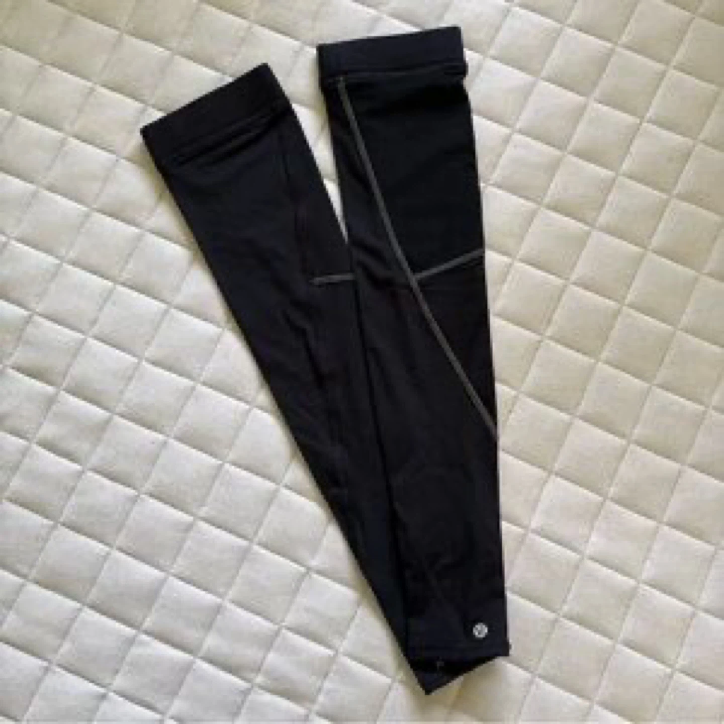 Lululemon Black Arm Sleeves with Phone Pocket and Reflective - photo 4