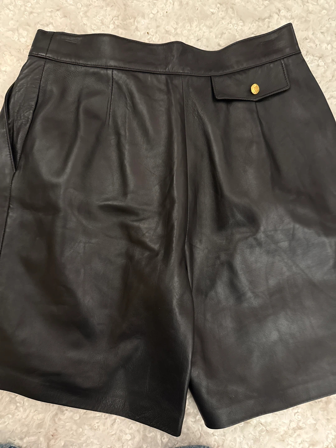Danier Black Leather Pleated Shorts Size 18 - photo 3