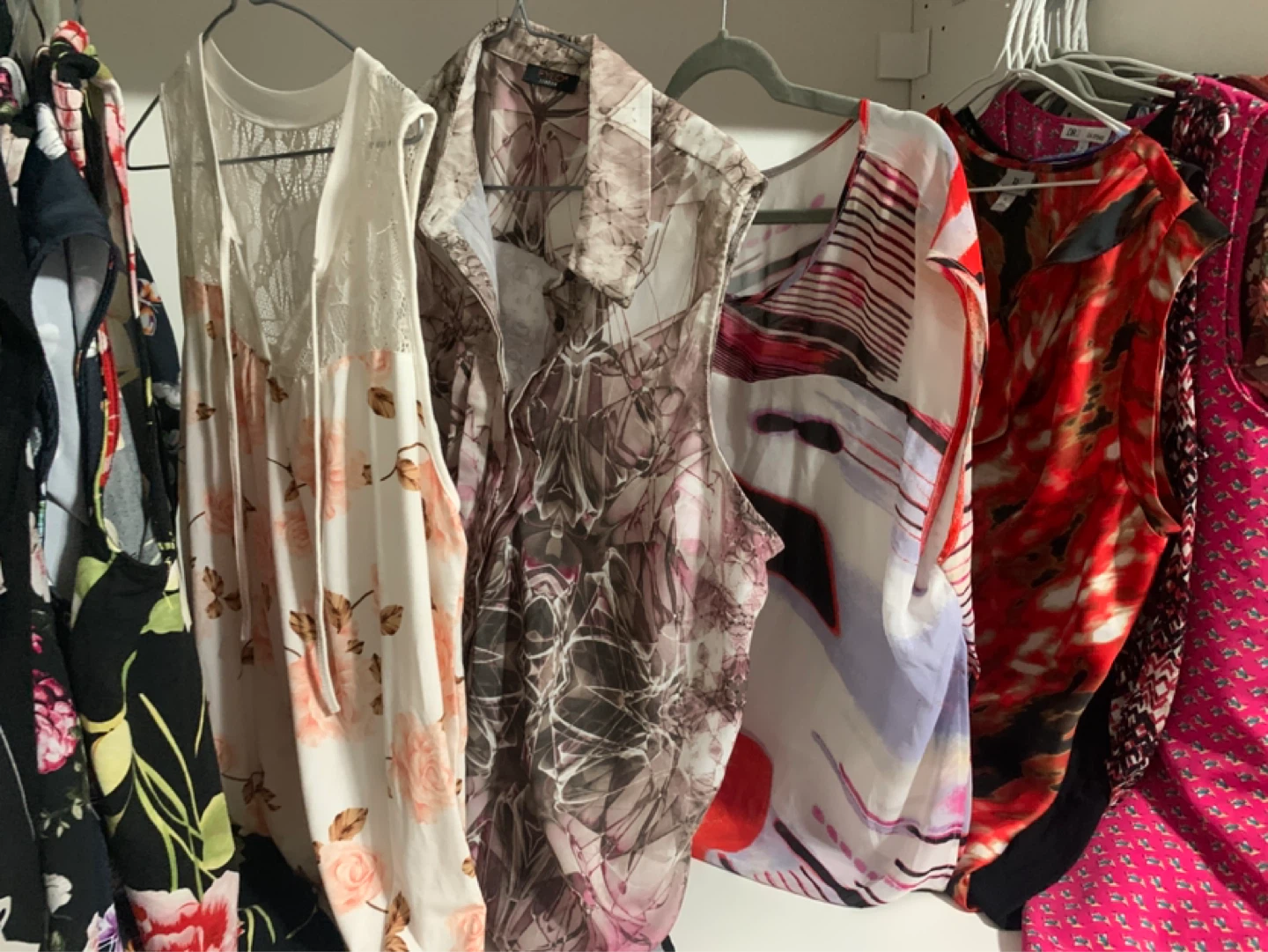 23 pcs of Assorted Women's Tops and Dresses - photo 3