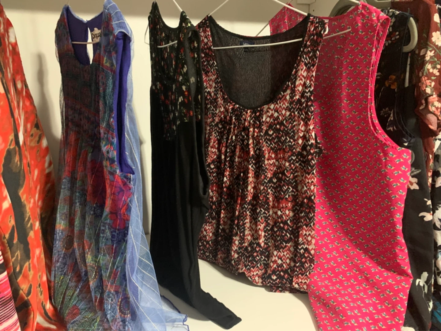 23 pcs of Assorted Women's Tops and Dresses - photo 4