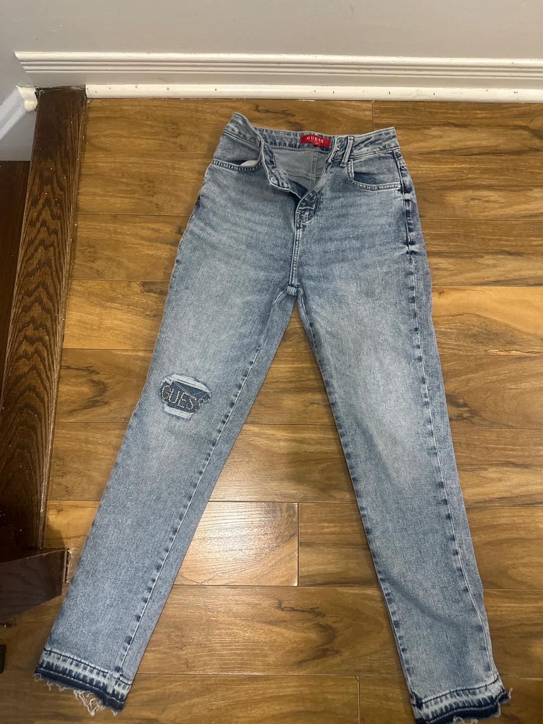 guess high rises great quality straight jeans