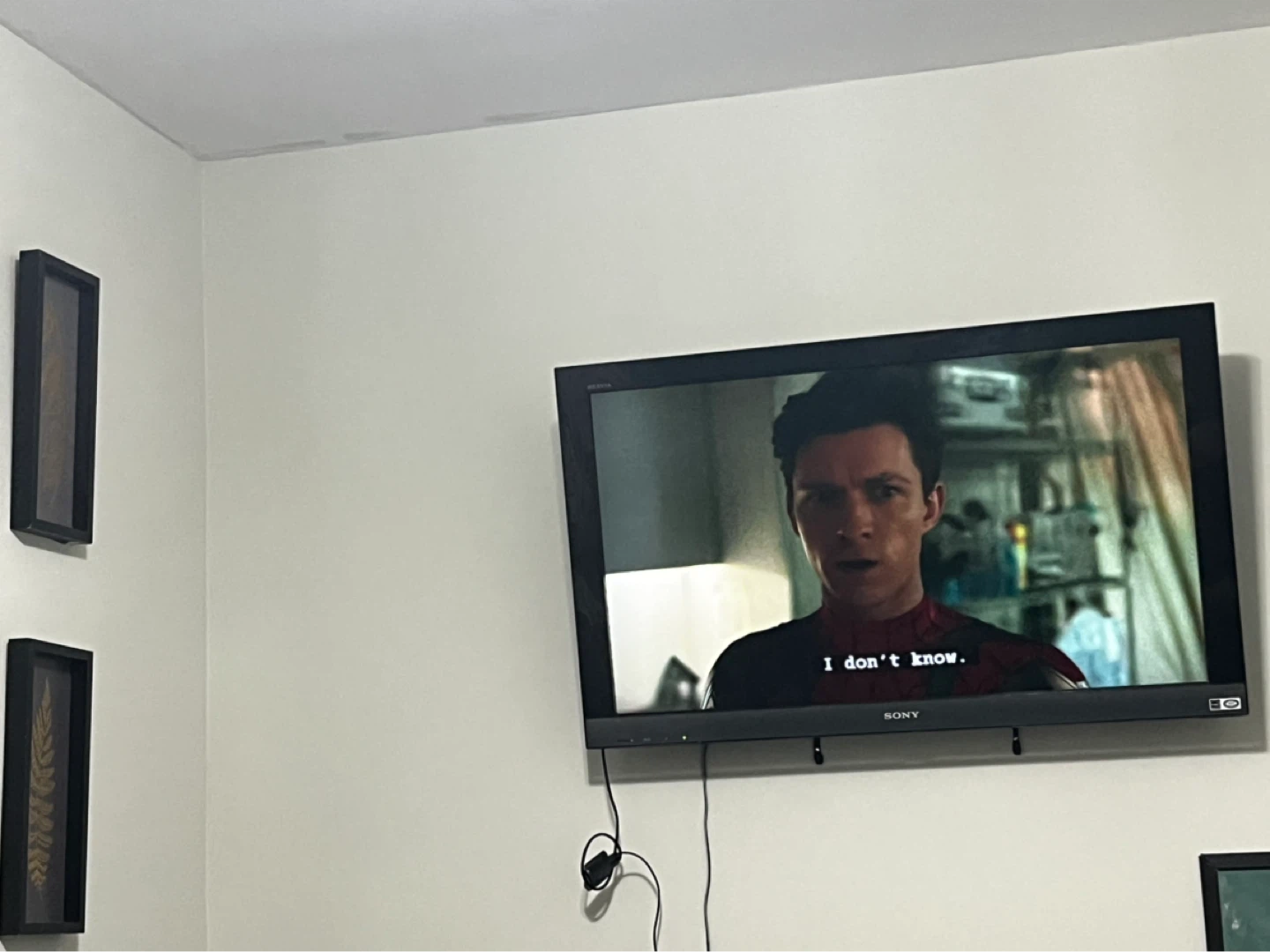 TV 42 inch with Roku and wall mount - photo 2
