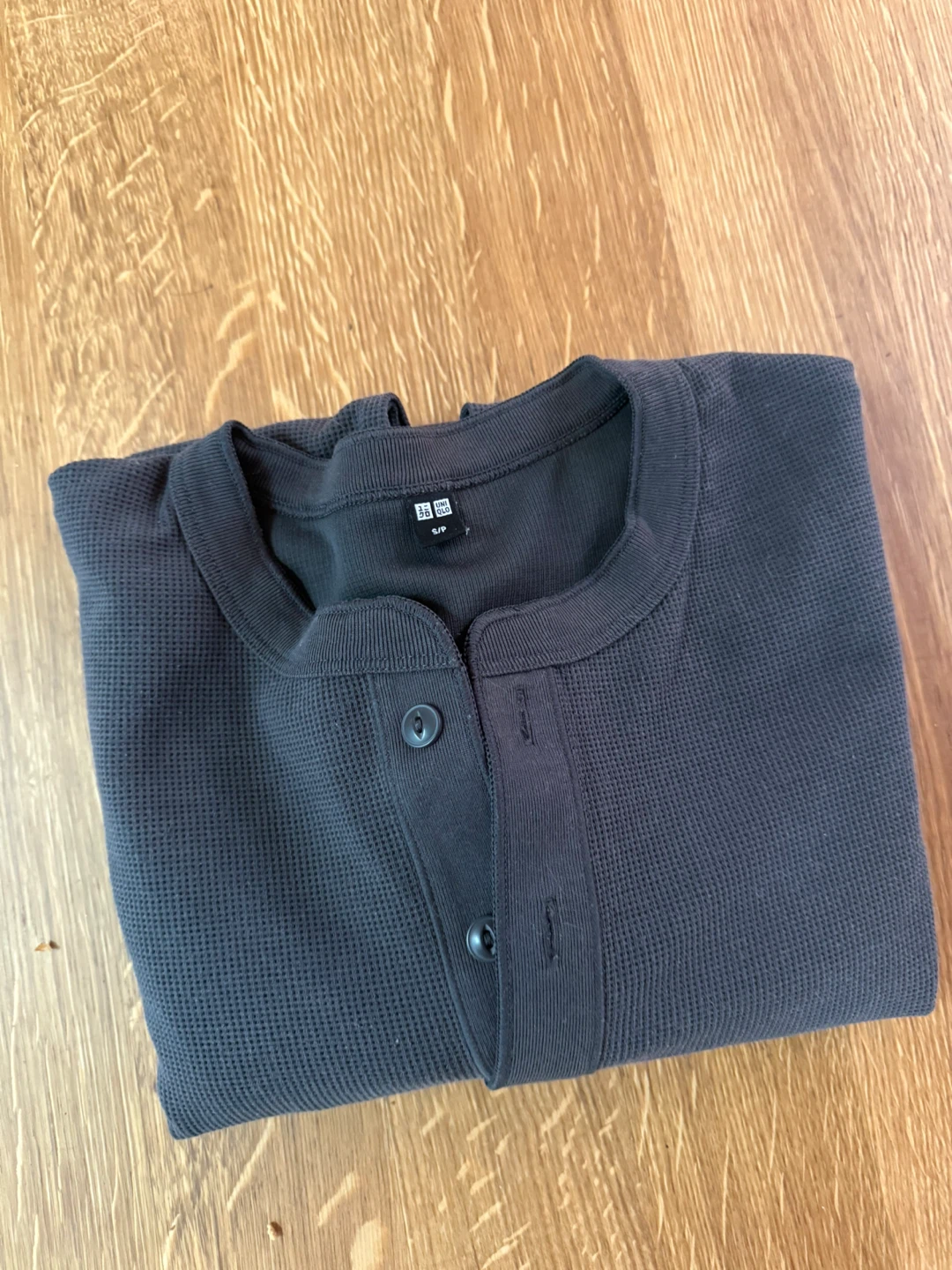 Uniqlo Men's Waffle Henley Shirt - Dark Grey - Small - photo 3