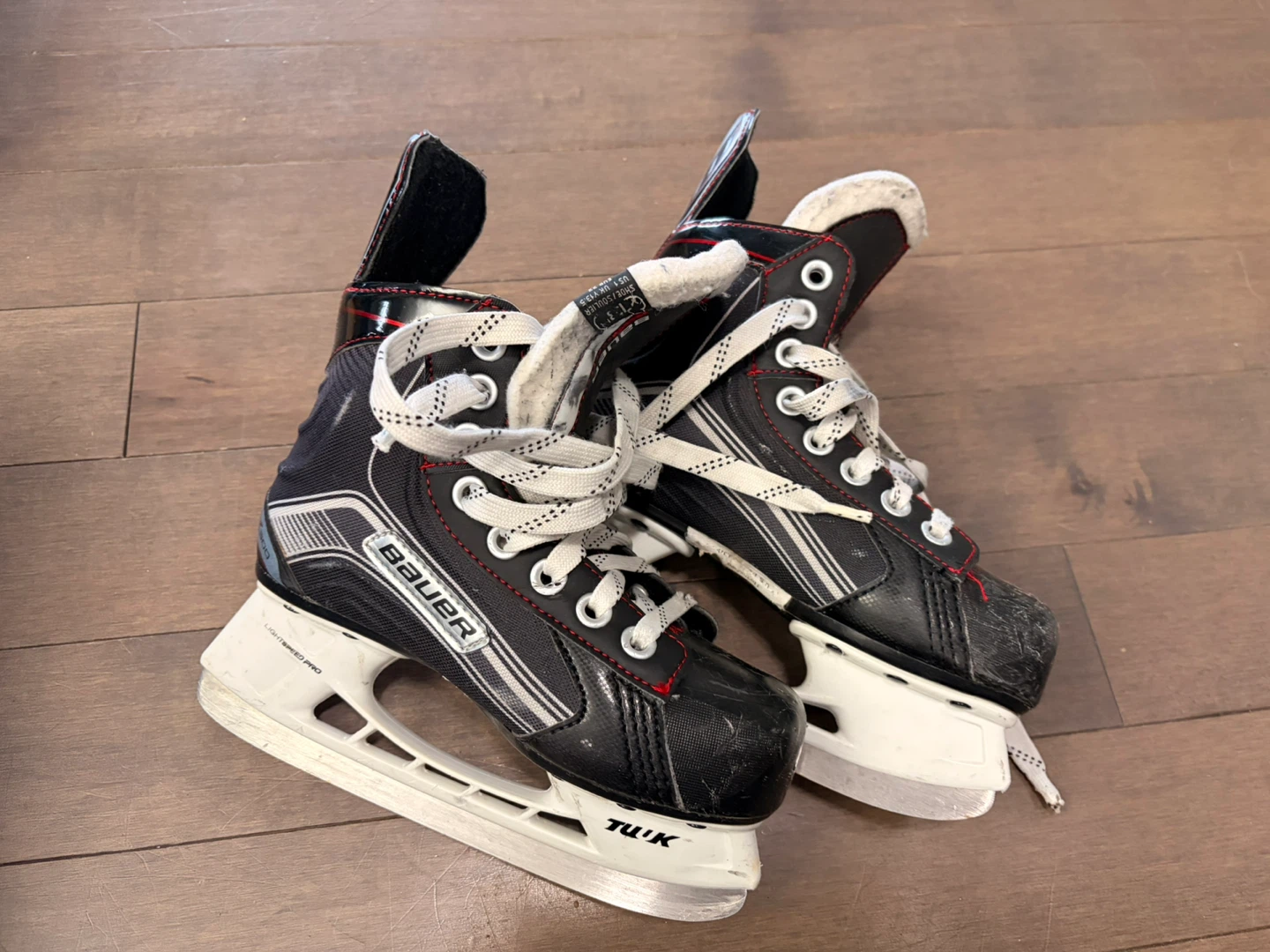 Kids SZ 1 (shoe size) Bauer Hockey Skates