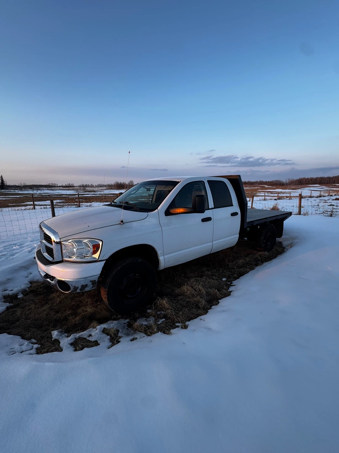 2008 Dodge | 4x4 | Flatbed | 189,000 km - photo 2