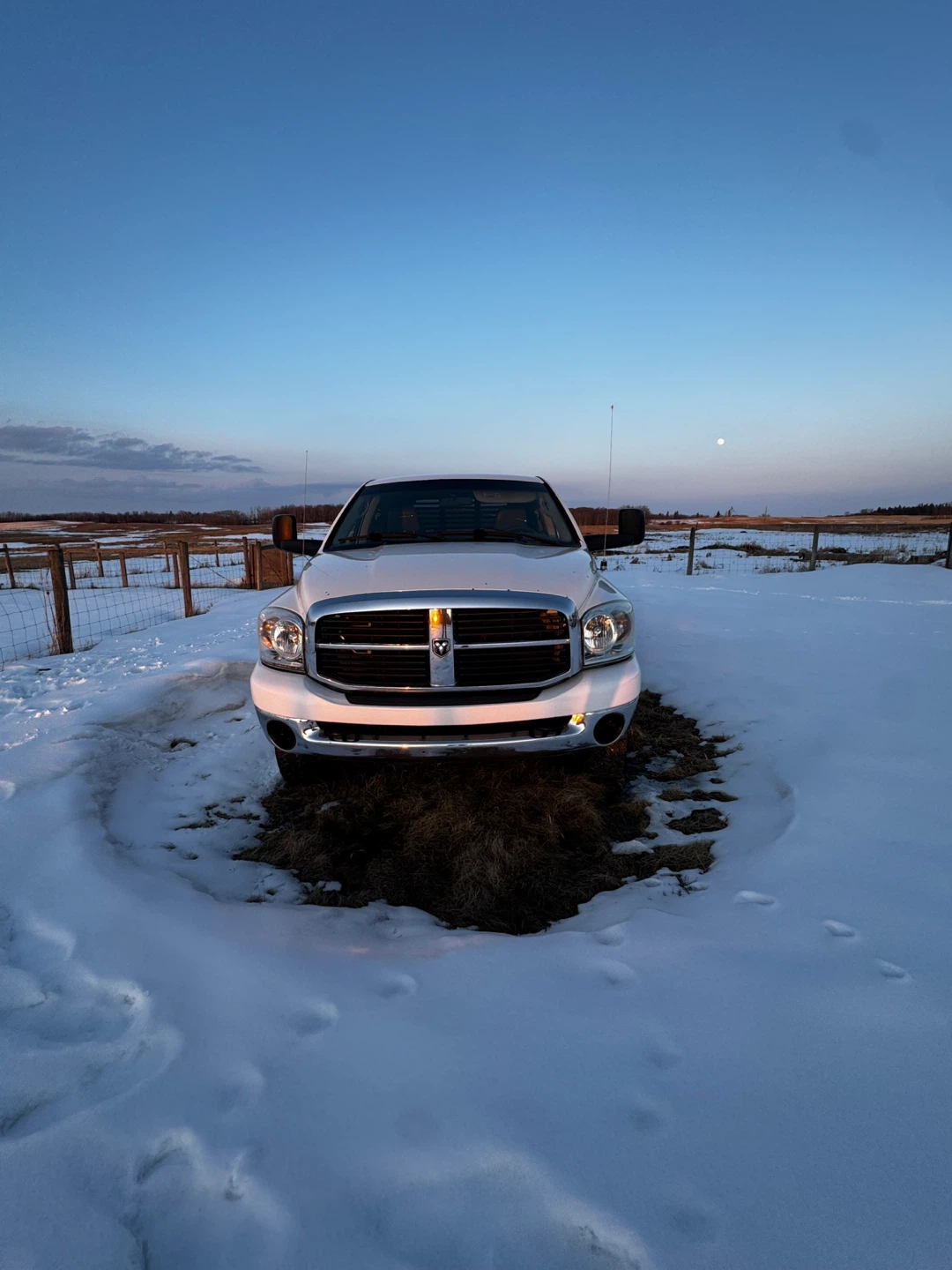 2008 Dodge | 4x4 | Flatbed | 189,000 km
