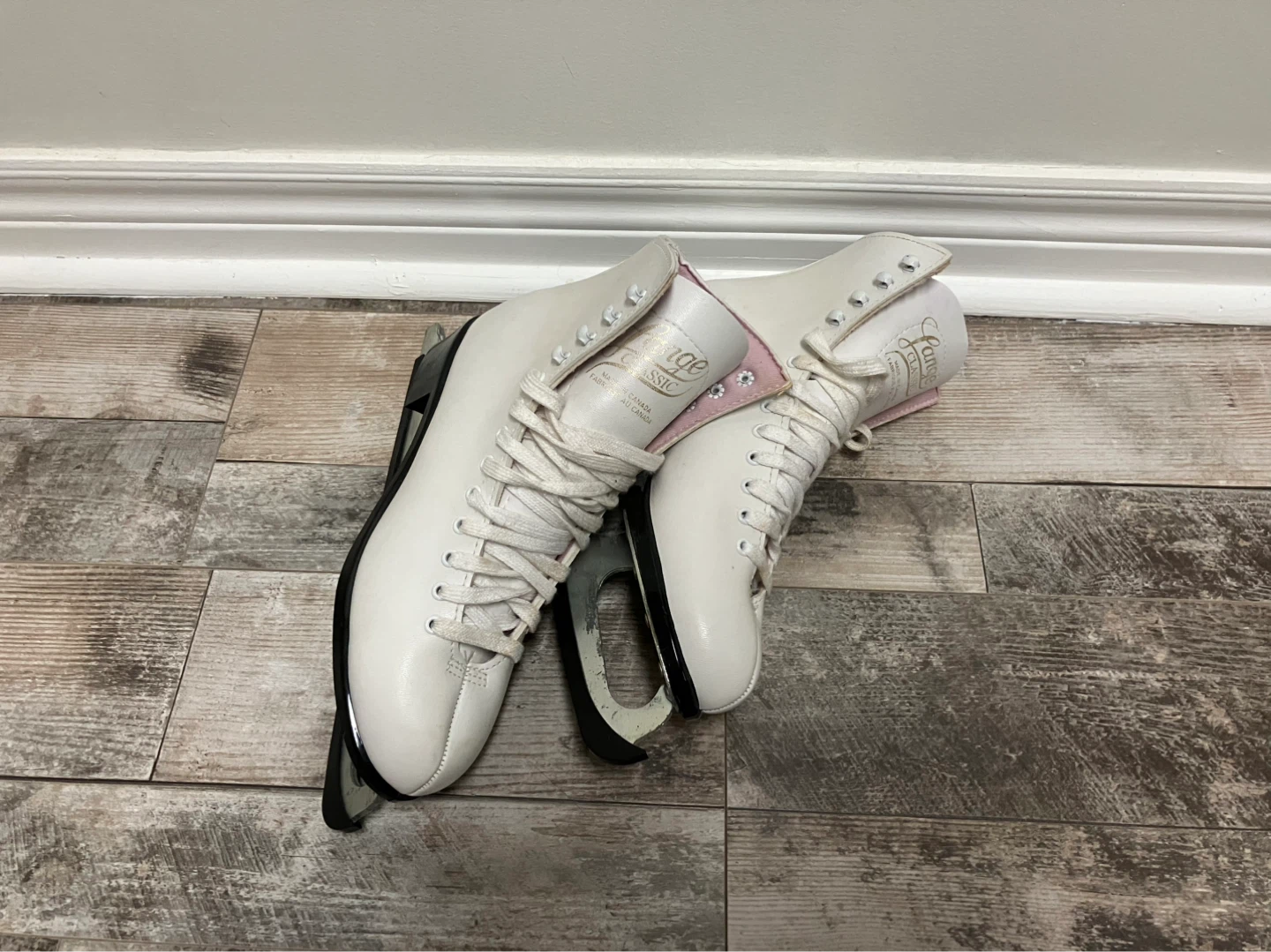 J Gage Classic Figure Skates - Size 8 - photo 2