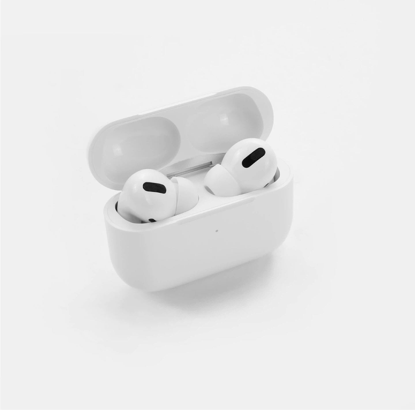 Apple AirPods Pro with Wireless Charging Case - photo 4