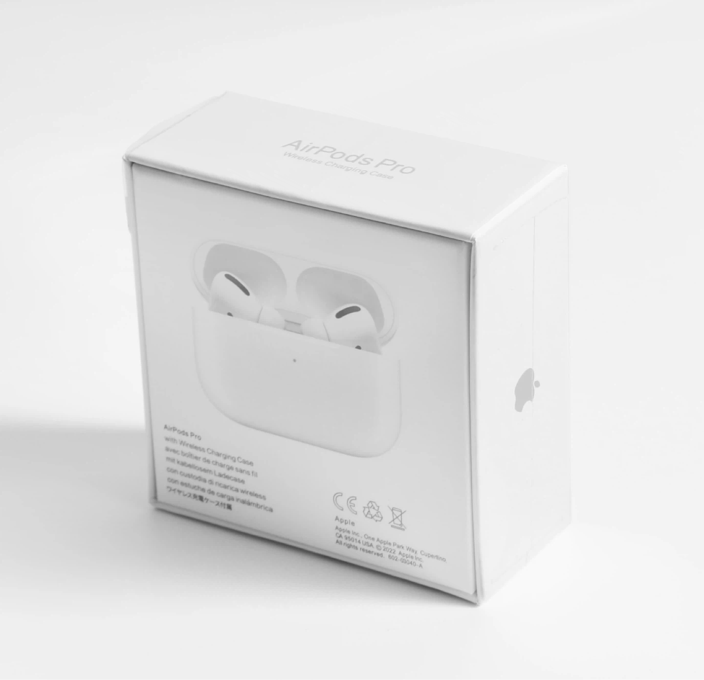 Apple AirPods Pro with Wireless Charging Case - photo 5