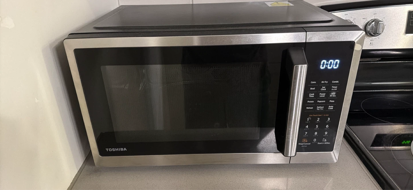 Toshiba Air Fryer Convection Microwave – Excellent Condition