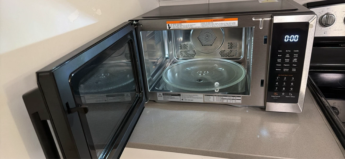 Toshiba Air Fryer Convection Microwave – Excellent Condition - photo 2