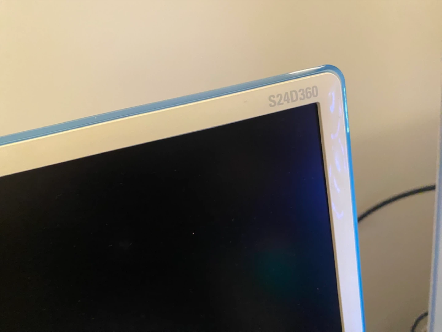 Blue and white Samsung 24" Monitor - photo 2