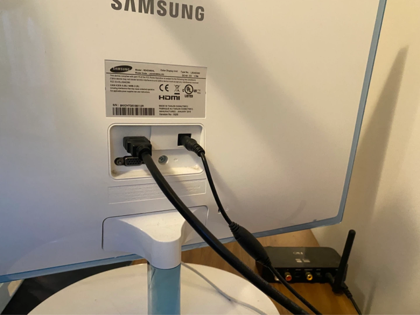 Blue and white Samsung 24" Monitor - photo 4