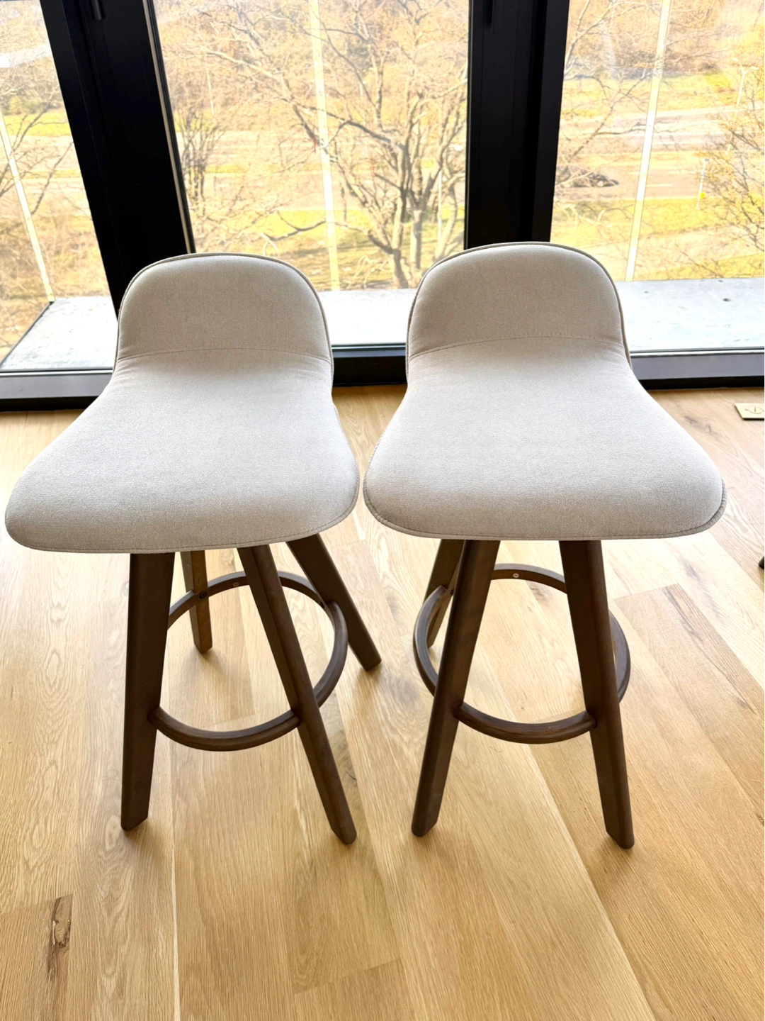 Set of 2 Beige Bar Stools with Wooden Legs