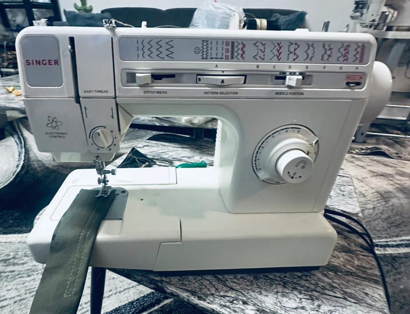 Singer Electronic Control Sewing Machine