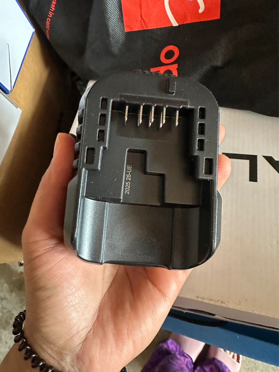 DeWalt DCB1102 12V/20V Lithium Ion Battery Charger - photo 2
