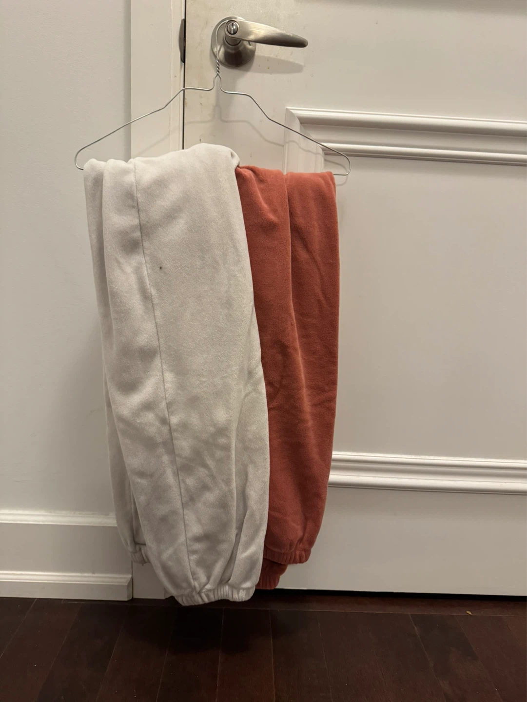 Two pairs of sweatpants and four pair of leggings - photo 3