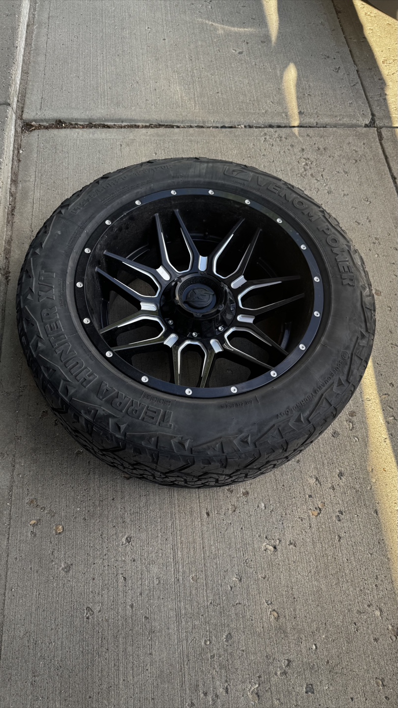 LT275/60R20 Tire and Wheel Combo