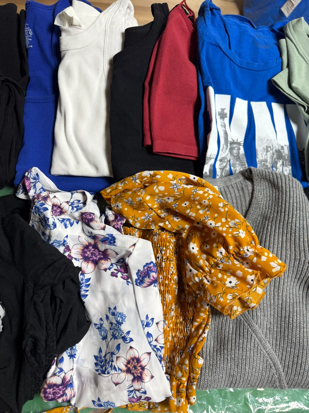 Assorted Women's Tops and Bras Bundle - photo 3