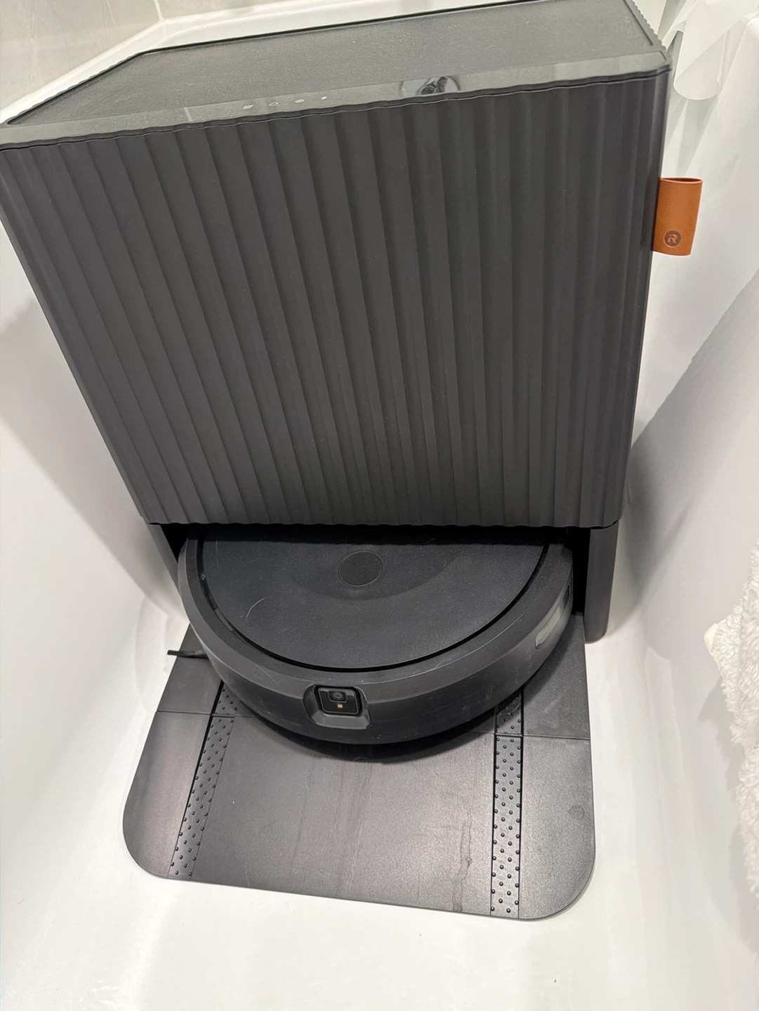 Roomba Combo™ 10 Max robot + AutoWash™ dock