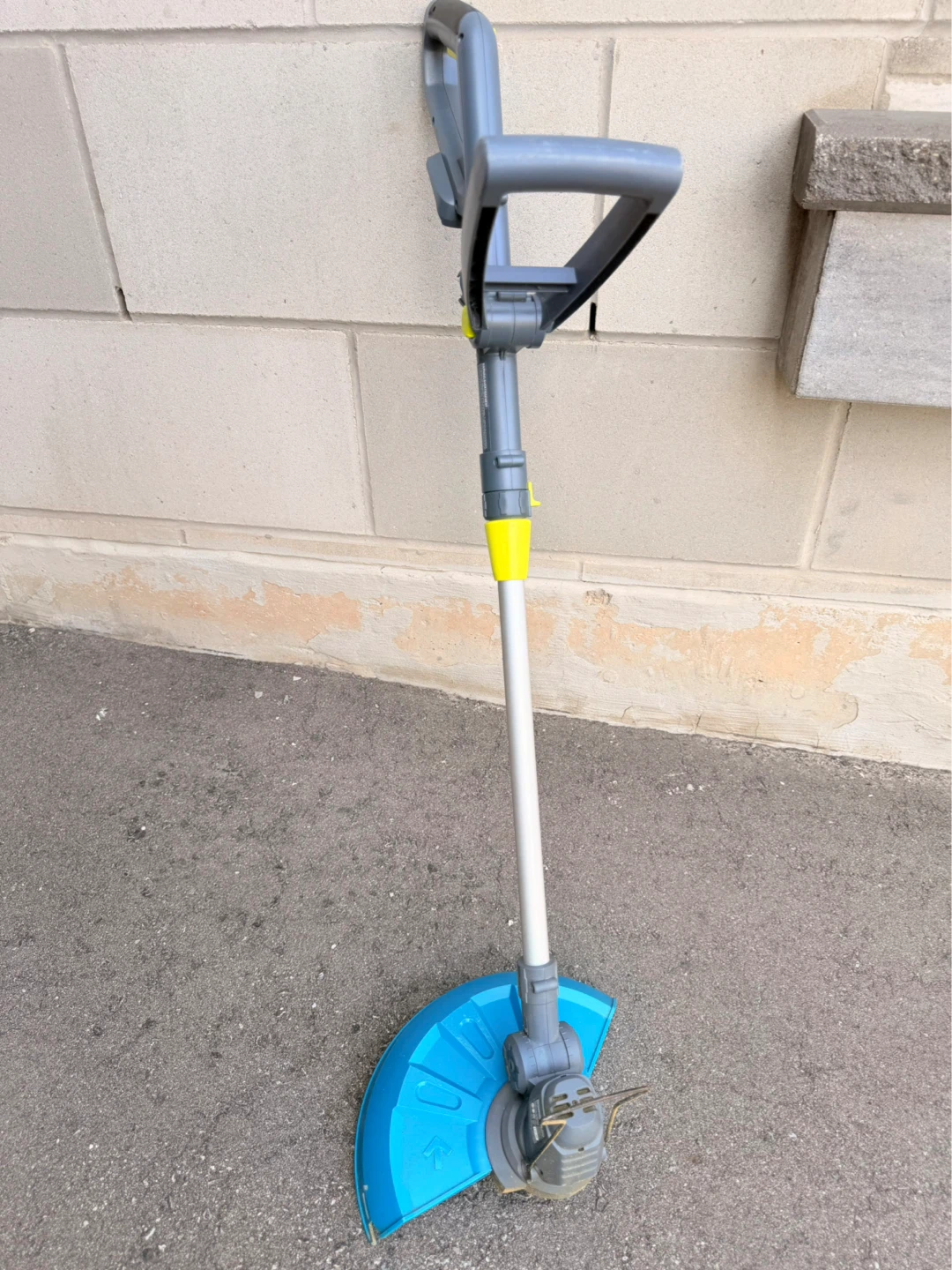 Yardworks 20V Telescopic Cordless String Grass Trimmer (12-inch) - photo 2