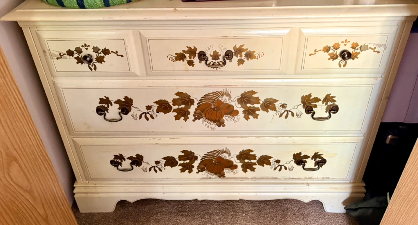 2 French Provincial designed dressers - photo 2