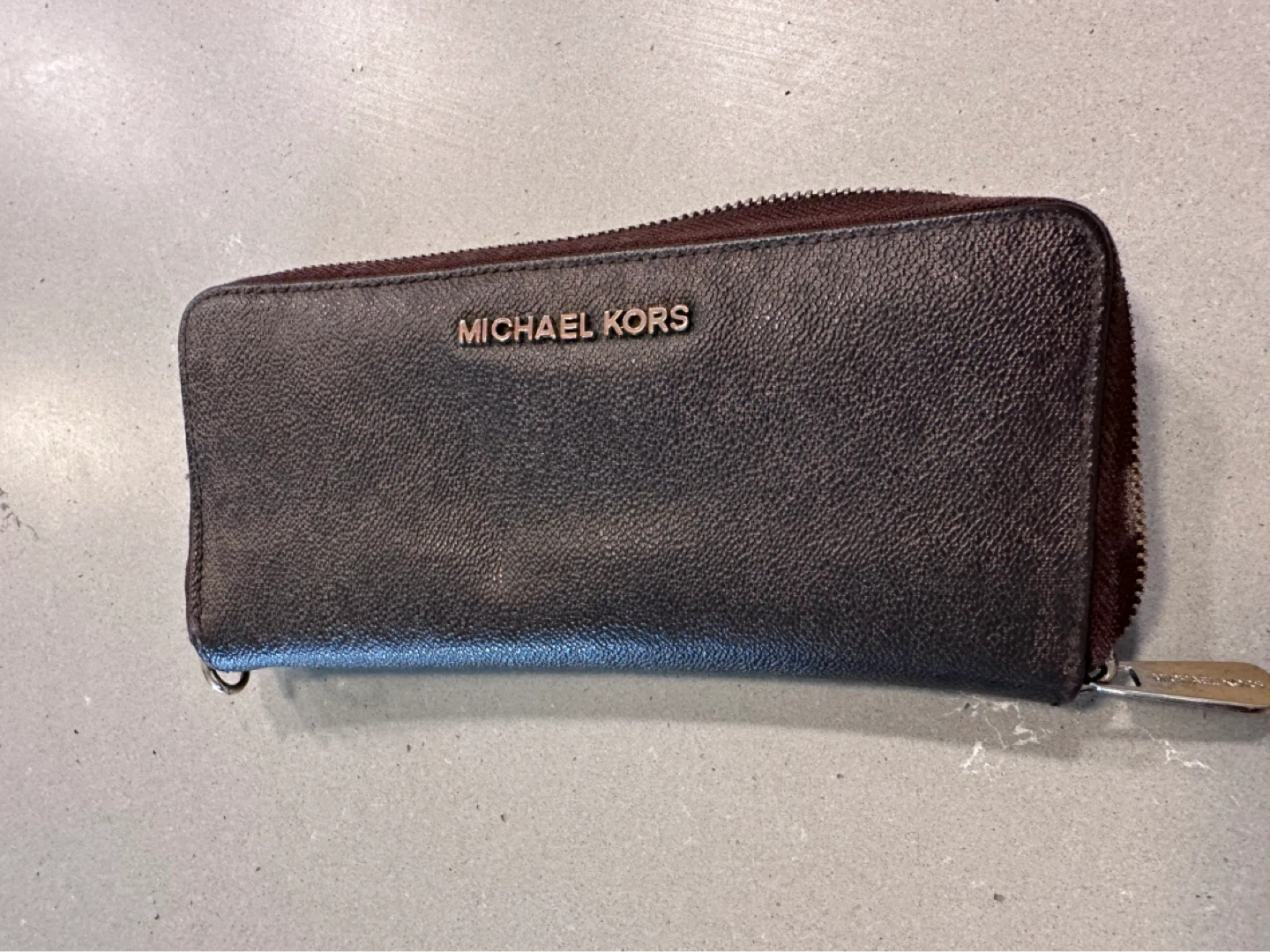 Michael Kors Zip Around Wallet