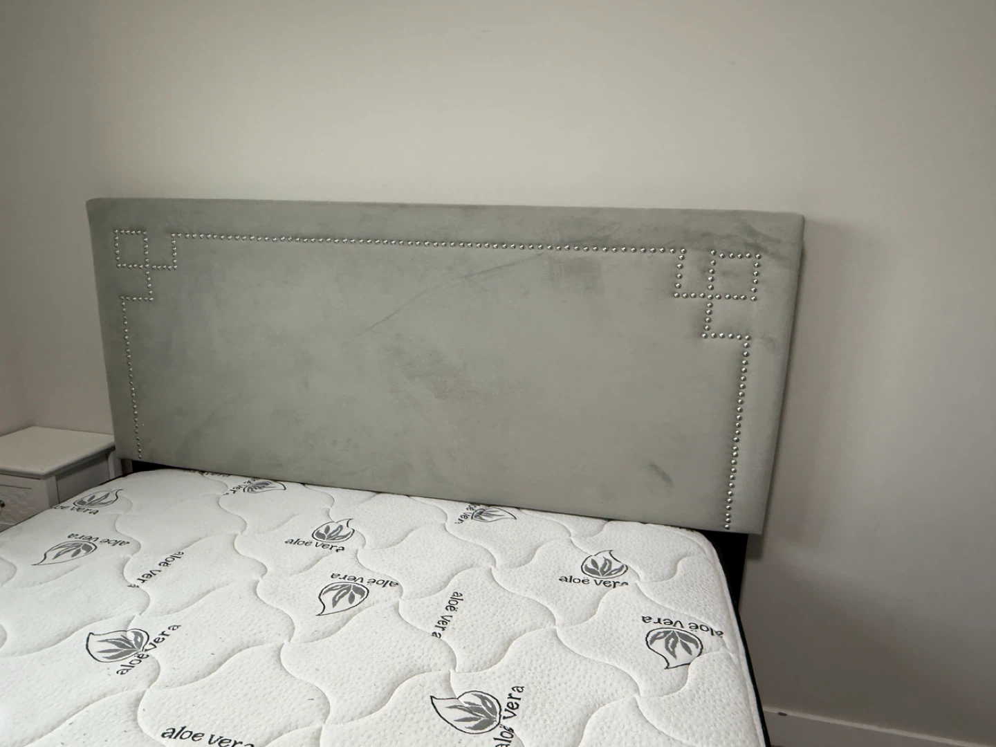Grey Velvet queen bed and free spring box - photo 4