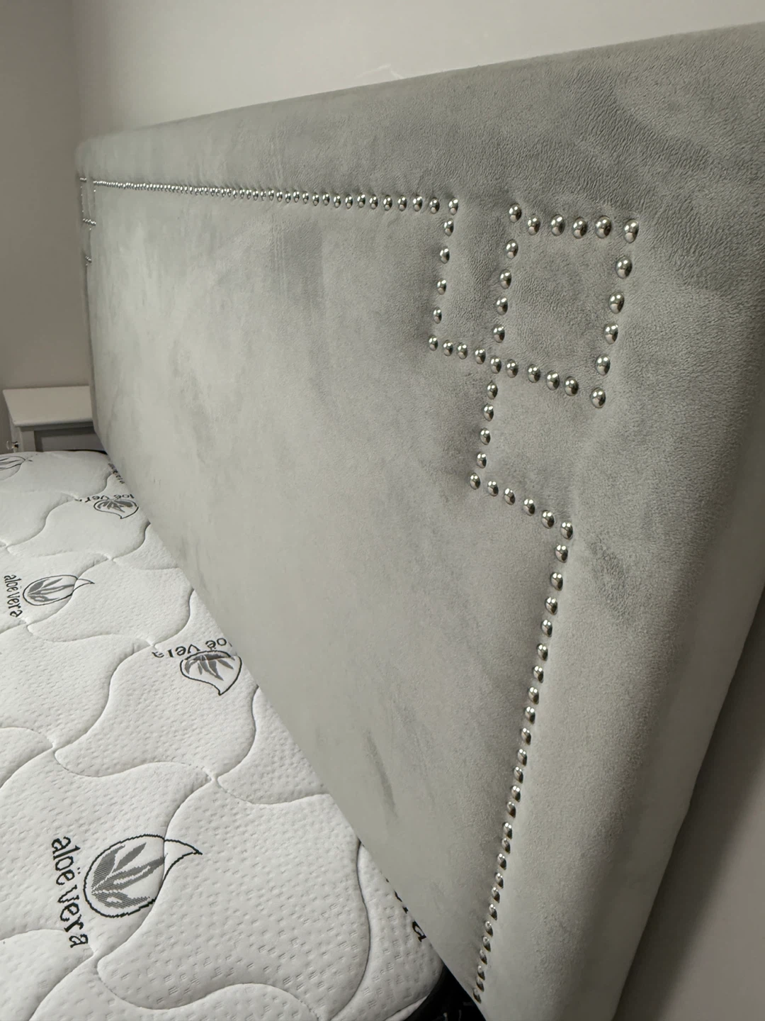 Grey Velvet queen bed and free spring box - photo 3