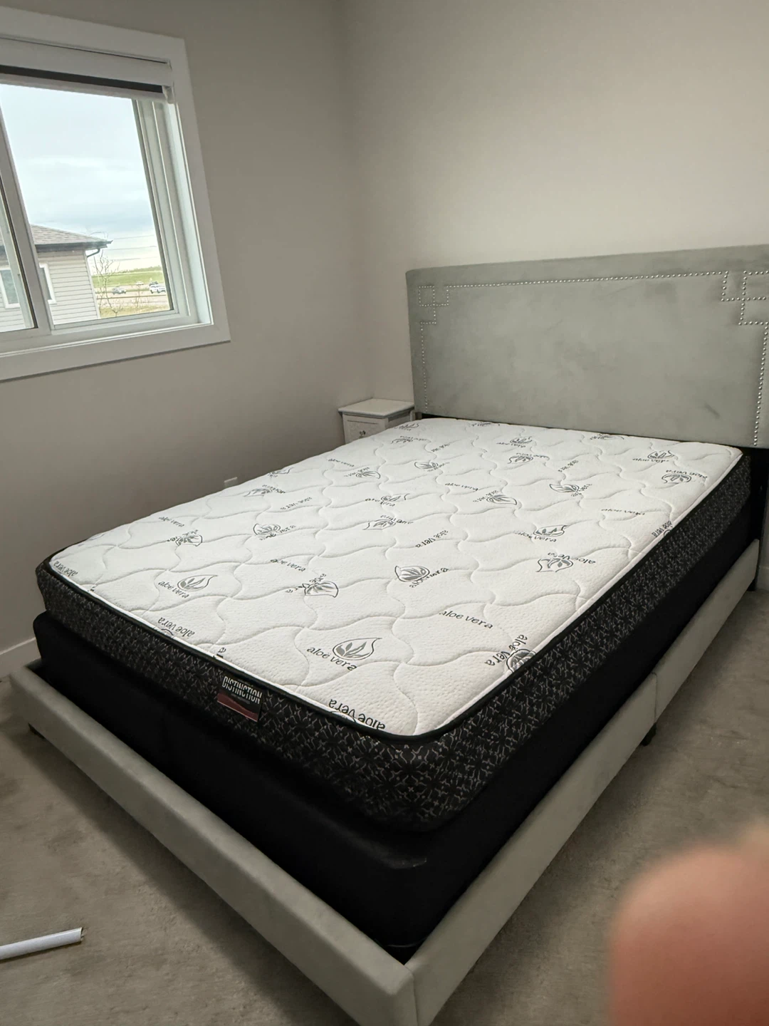 Grey Velvet queen bed and free spring box - photo 2