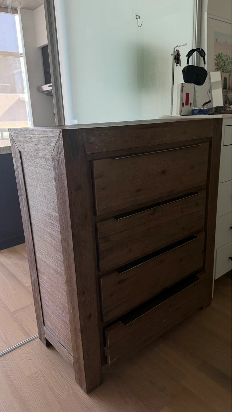 Dark Wood Dresser / Chest of Drawers