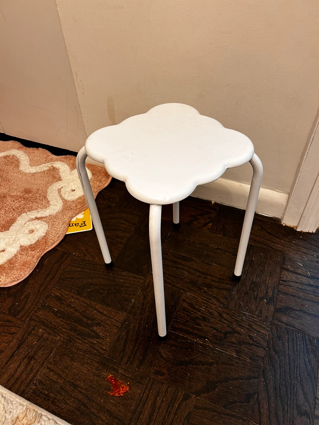 White Cloud Shaped Stool
