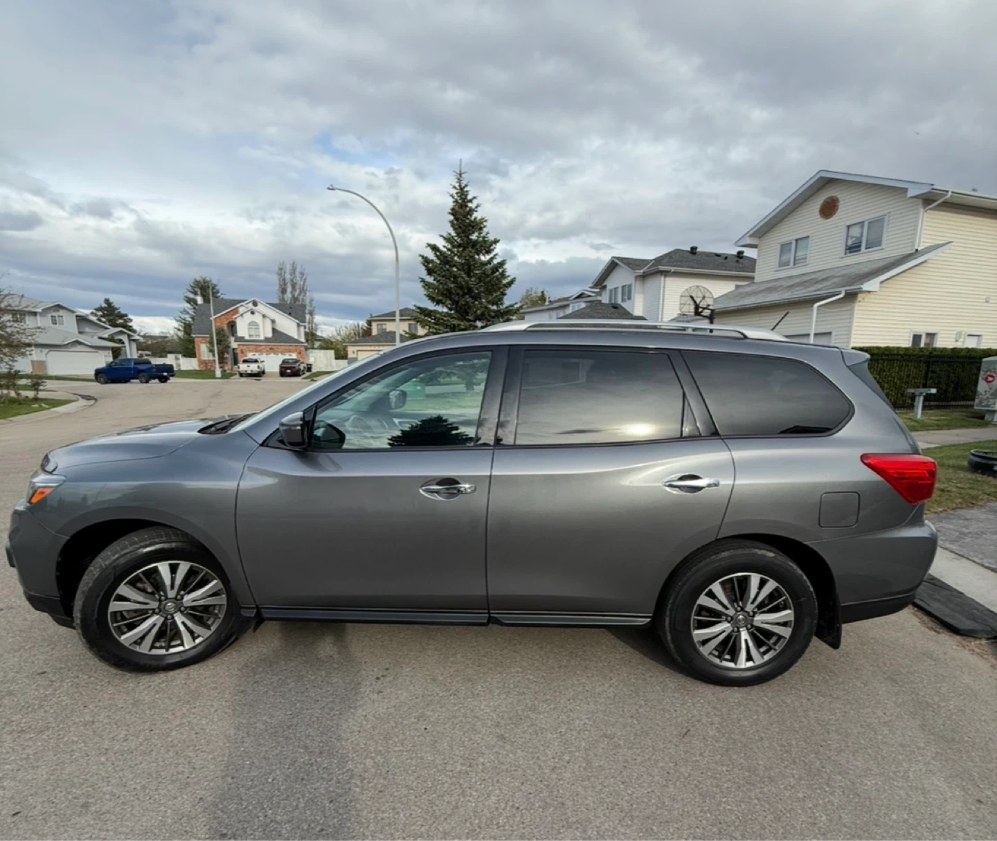 Active 2017 Nissan Pathfinder SV 4WD SUV - photo 4