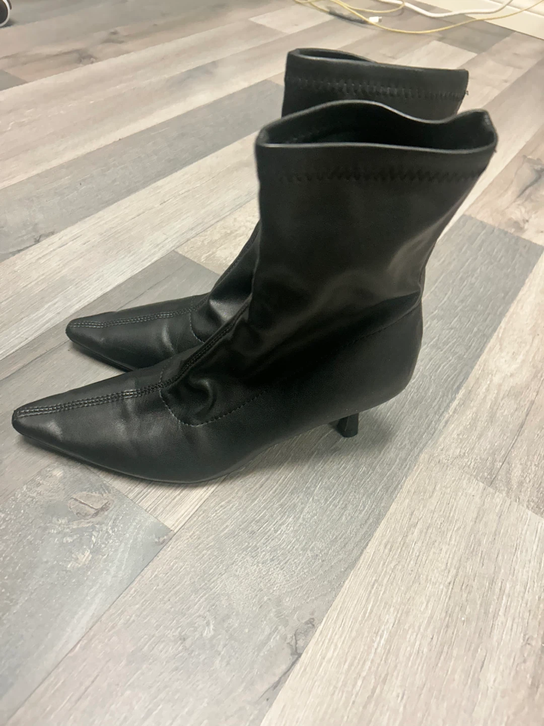 Urban Outfitters Black Pointed Toe Kitten Heel Booties - Size 6 - photo 3