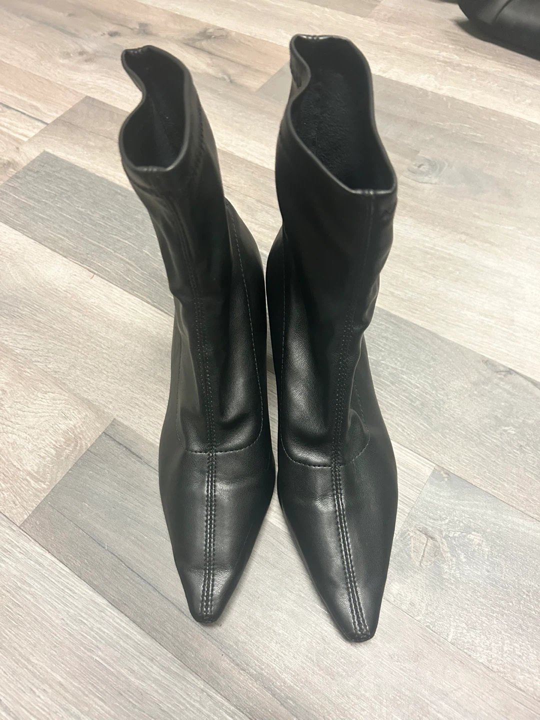 Urban Outfitters Black Pointed Toe Kitten Heel Booties - Size 6 - photo 2